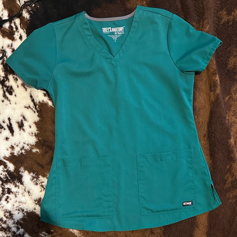 Grey’s Anatomy by barco green V-Neck Scrub Top small